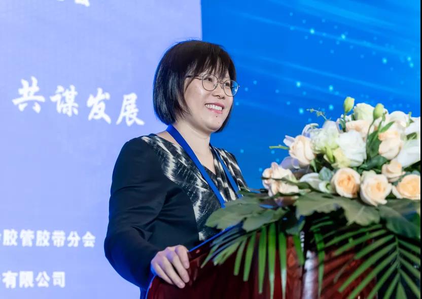 中國橡膠工業協會會長徐文英代表協會致辭